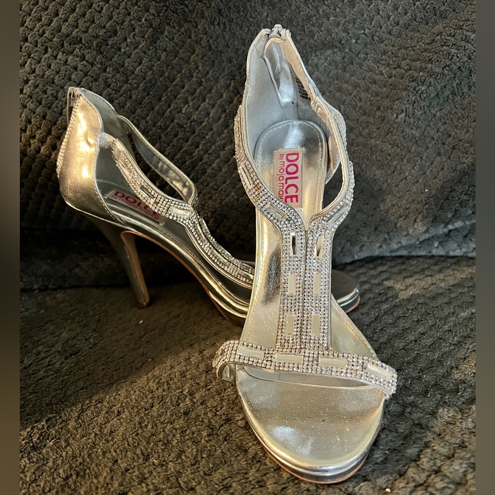 Dolce by Mojo Moxy size 8 silver rhinestone studded heels zipper on back. Party